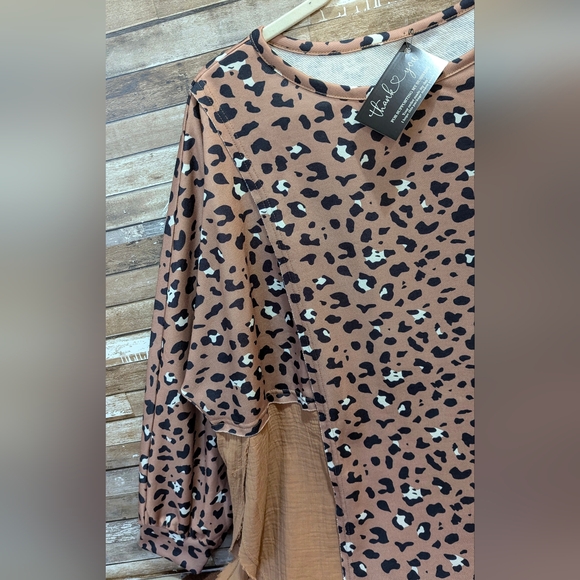 New Textured Raw Edge Drop Shoulder Animal Print W/Tan Hi Lo Side Slit Tunic - Picture 6 of 14